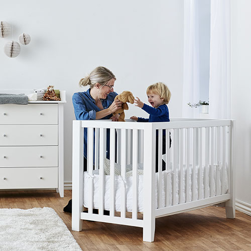 Betten und Aufbwahrungen für das Babyzimmer